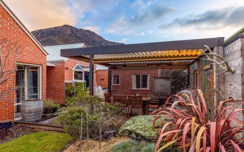 louvred pergola